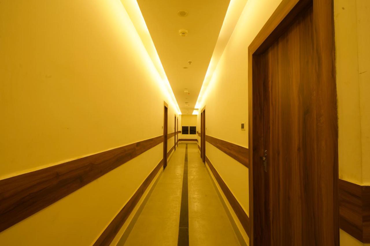 Dolphin Club Hotel Chinhat Exterior foto